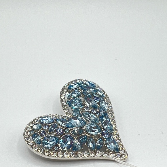 Charter Club Multi-Crystal Heart Pin in Silver-Tone and Blue NWT MSRP $30 - Picture 6 of 7